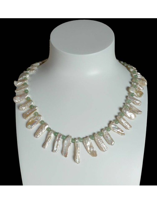 Aria, collier de perles keshis blanches et pierres naturelles vertes