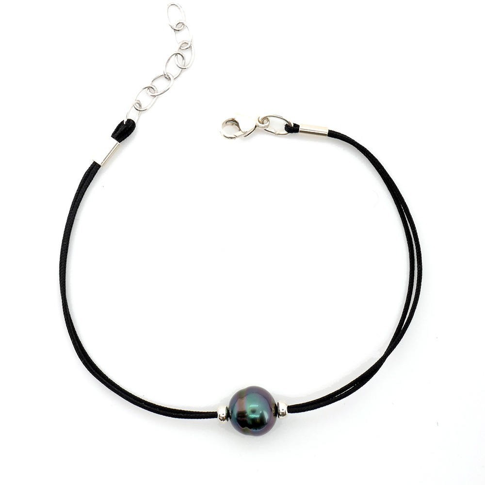 Bracelet discret pour femme avec une perle de Tahiti bleu nuit